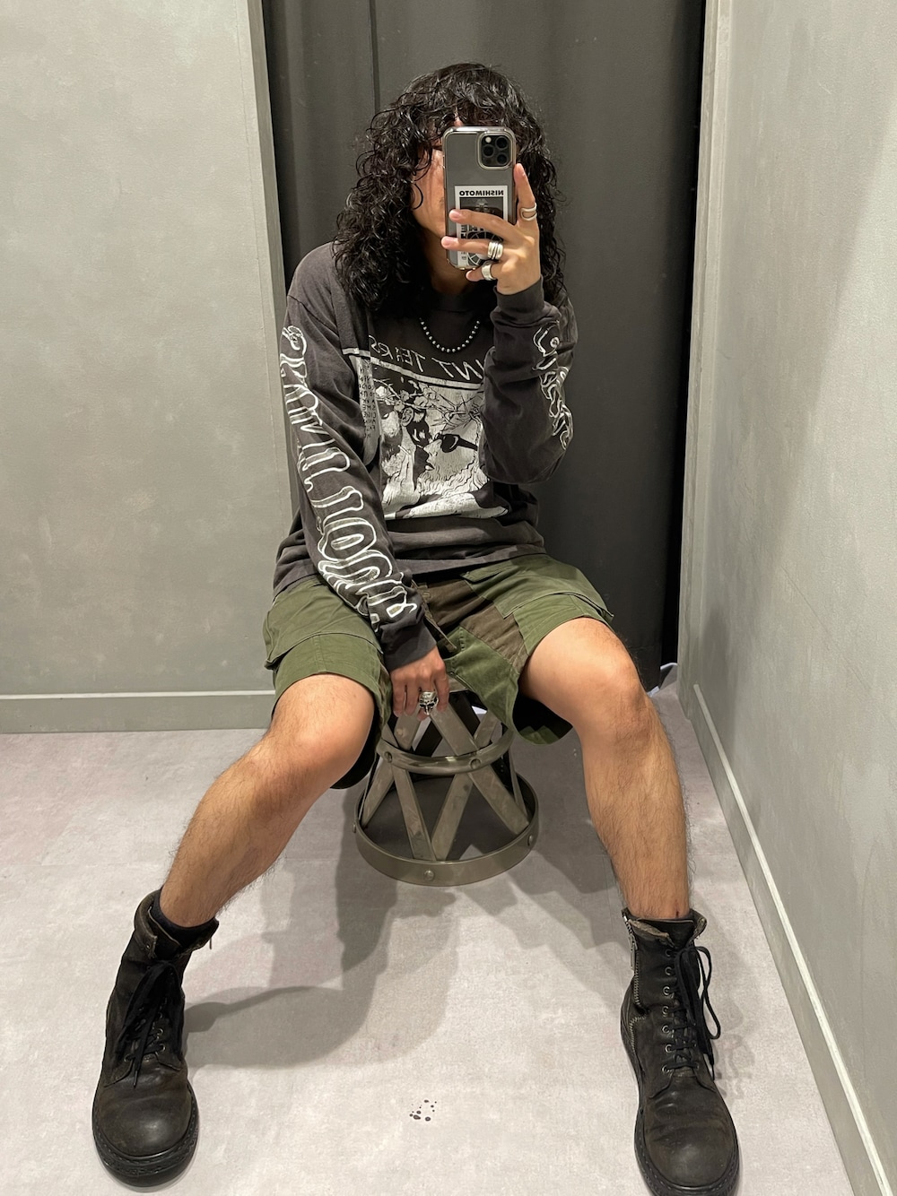 「カジュアルコーデ、秋服準備はじめました、ロンT、袖プリント、ビンテージ、ハーフパンツ、ブーツスタイル、saint michael、RICK OWENS、リックオウエンス、セントマイケル、ROYAL FLASH」｜「SAINT MICHAELのアイテム（トップス、ブラック系）」を使った、AOKIFLASH‼︎!さん（メンズ・166cm）の夏コーディネートの1枚目の写真