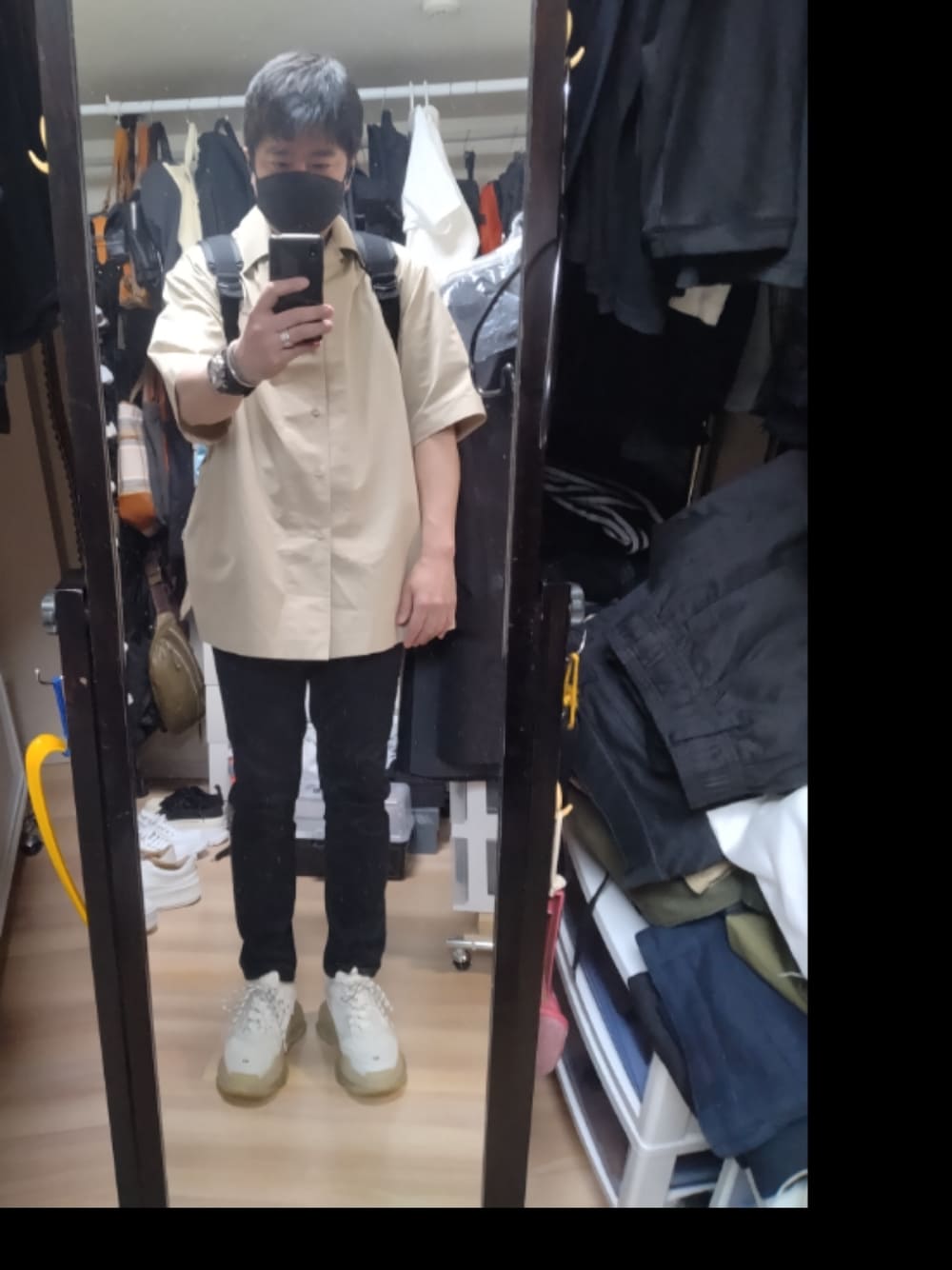 「BALENCIAGAのTriple S（スニーカー、ホワイト系）」を使った、高さん（メンズ・176cm）の春コーディネートの1枚目の写真