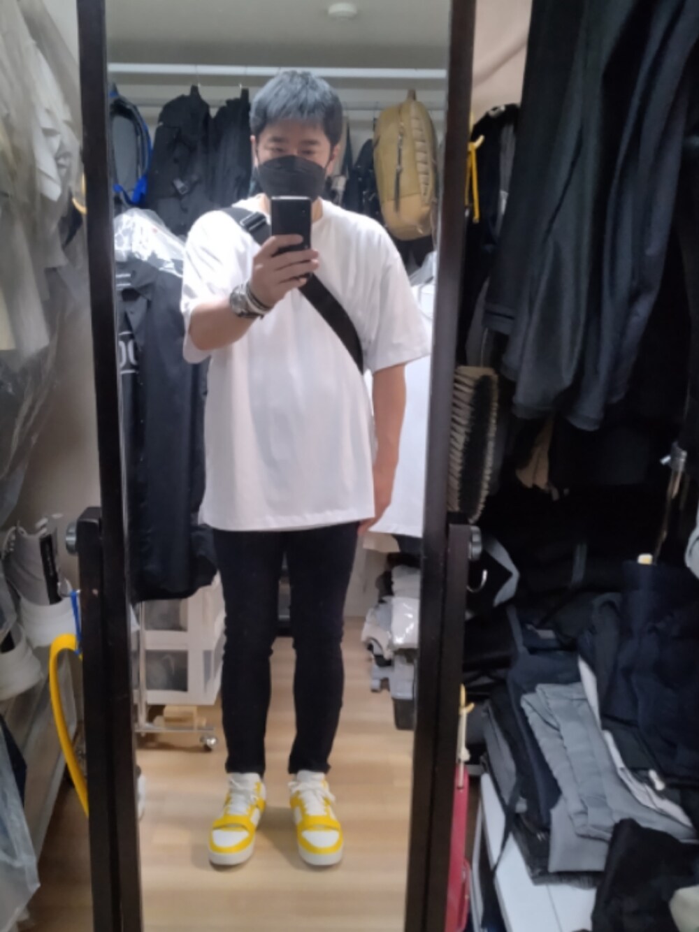 「CELINEのアイテム（スニーカー、イエロー系）」を使った、高さん（メンズ・176cm）の夏コーディネートの1枚目の写真
