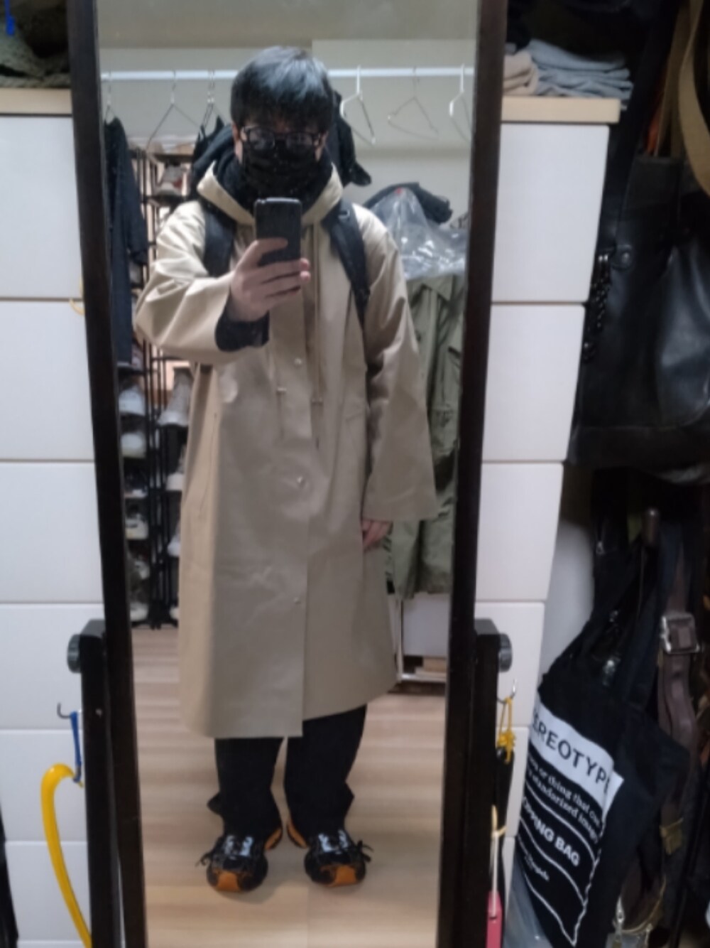「BALENCIAGAの3XL（スニーカー、ブラック系）」を使った、高さん（メンズ・176cm）の冬コーディネートの1枚目の写真