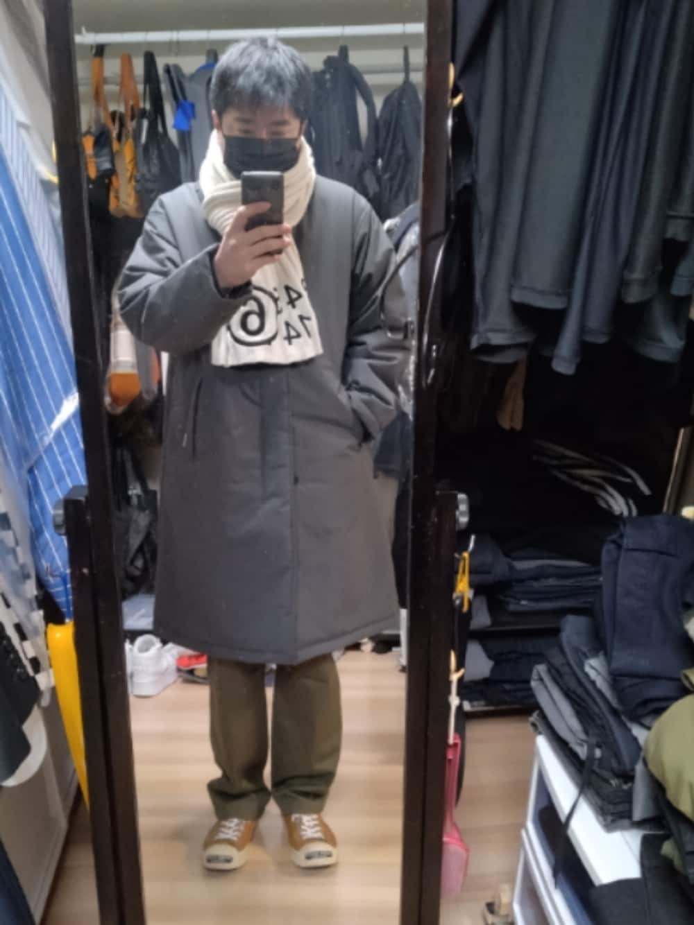 「UNDERCOVERのアイテム（スニーカー、ブラウン系）」を使った、高さん（メンズ・176cm）の冬コーディネートの1枚目の写真