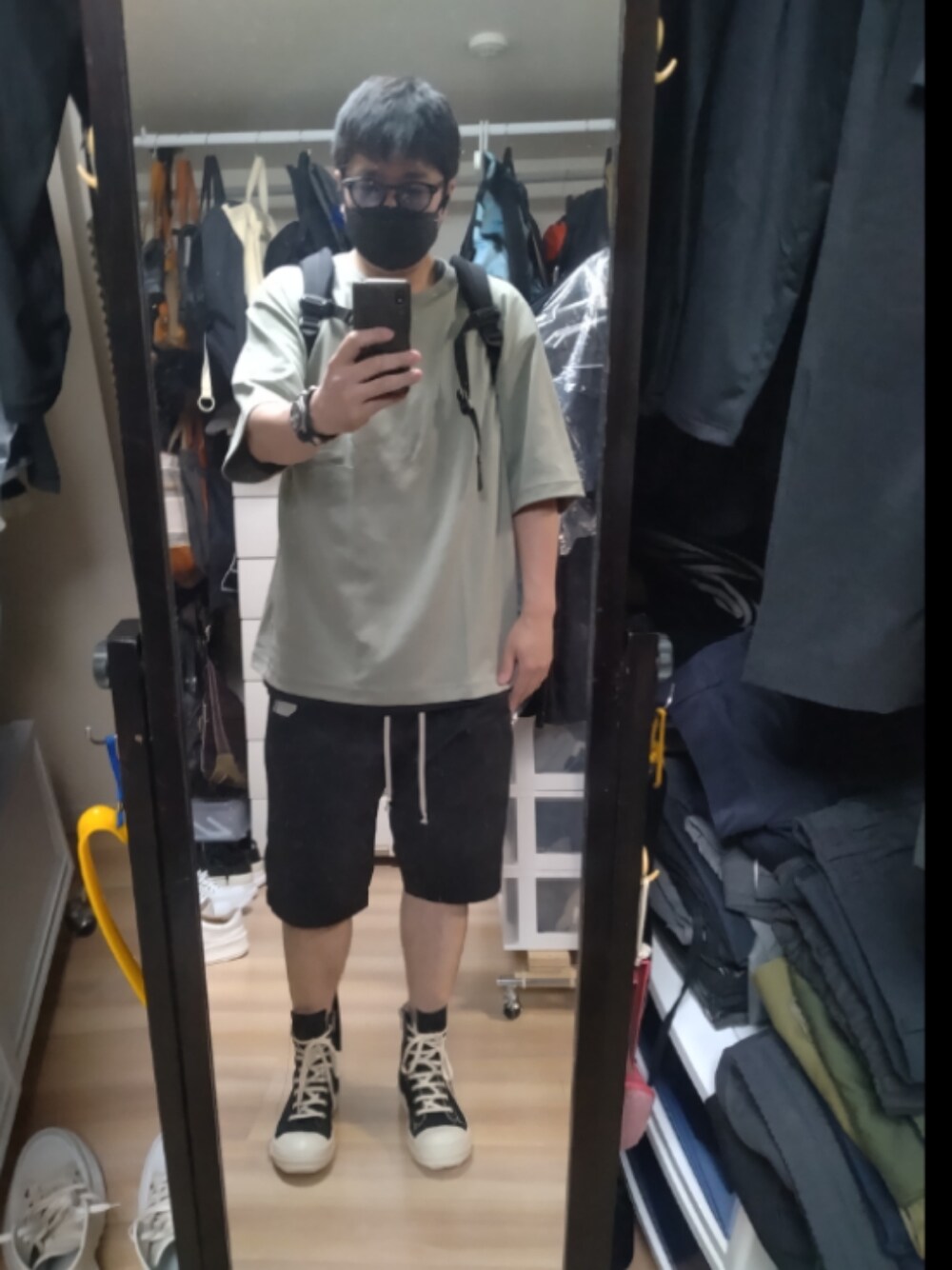 「DRKSHDWのDRKSHDW / ダークシャドウ：SNEAKERS：スニーカー：DU17S5800-MUP-BLK[WAX]（スニーカー、ブラック系）」を使った、高さん（メンズ・176cm）の春コーディネートの1枚目の写真