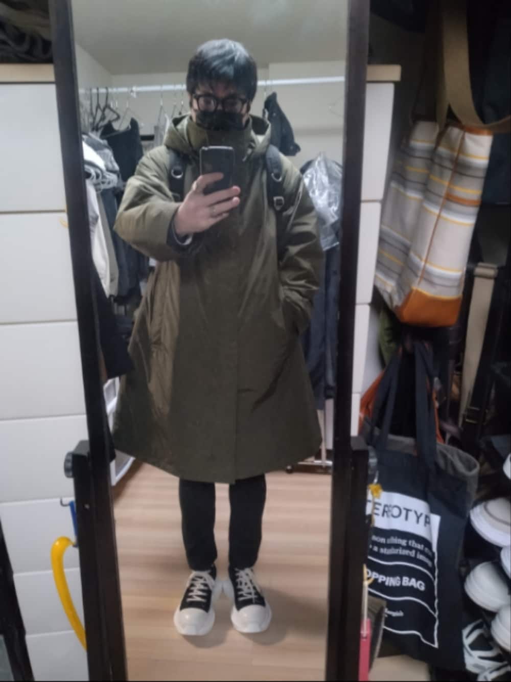 「DRKSHDWの【DRKSHDW】ABSTRACT SNEAK（スニーカー、ブラック系）」を使った、高さん（メンズ・176cm）の冬コーディネートの1枚目の写真