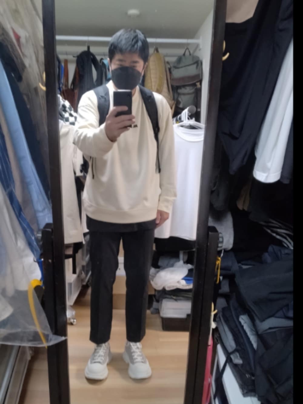「Alexander McQueenのTread Slick high（スニーカー、ホワイト系）」を使った、高さん（メンズ・176cm）の秋コーディネートの1枚目の写真
