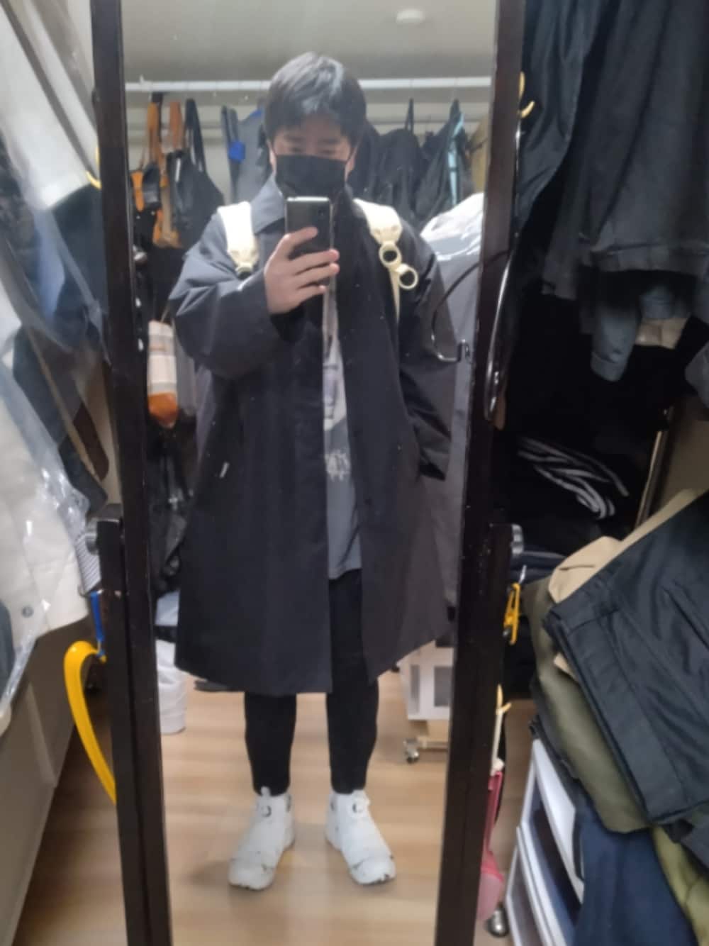 「VETEMENTSのvetements × reebok Instapump Fury（スニーカー、ホワイト系）」を使った、高さん（メンズ・176cm）の春コーディネートの1枚目の写真