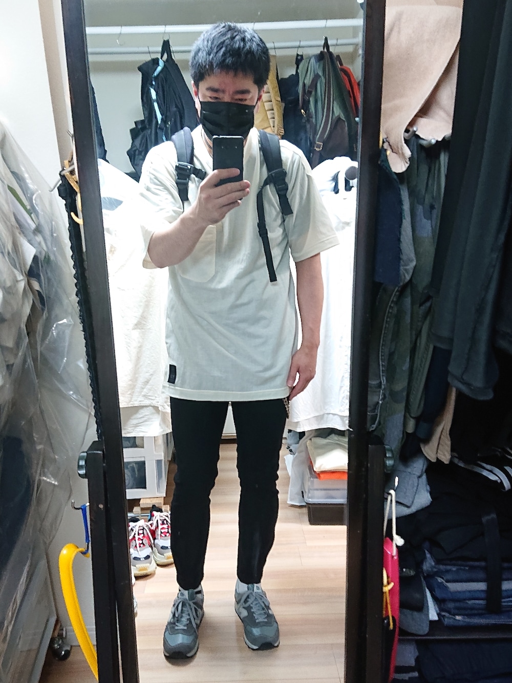 「NEW BALANCEの576 25th anniversary（スニーカー、グレー系）」を使った、高さん（メンズ・176cm）の夏コーディネートの1枚目の写真
