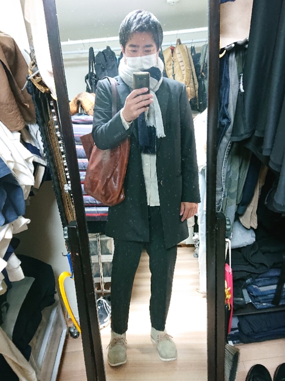 「BUTTEROのアイテム（モカシン/デッキシューズ、ベージュ系）」を使った、高さん（メンズ・176cm）の冬コーディネートの1枚目の写真