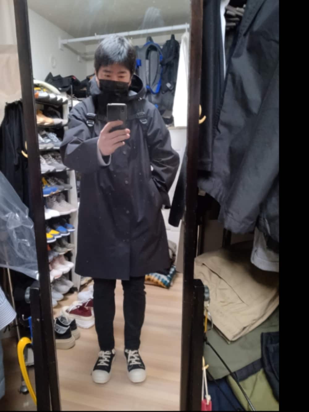 「DRKSHDWのDRKSHDW / ダークシャドウ：SNEAKERS：スニーカー：DU17S5800-MUP-BLK[WAX]（スニーカー、ブラック系）」を使った、高さん（メンズ・176cm）の春コーディネートの1枚目の写真