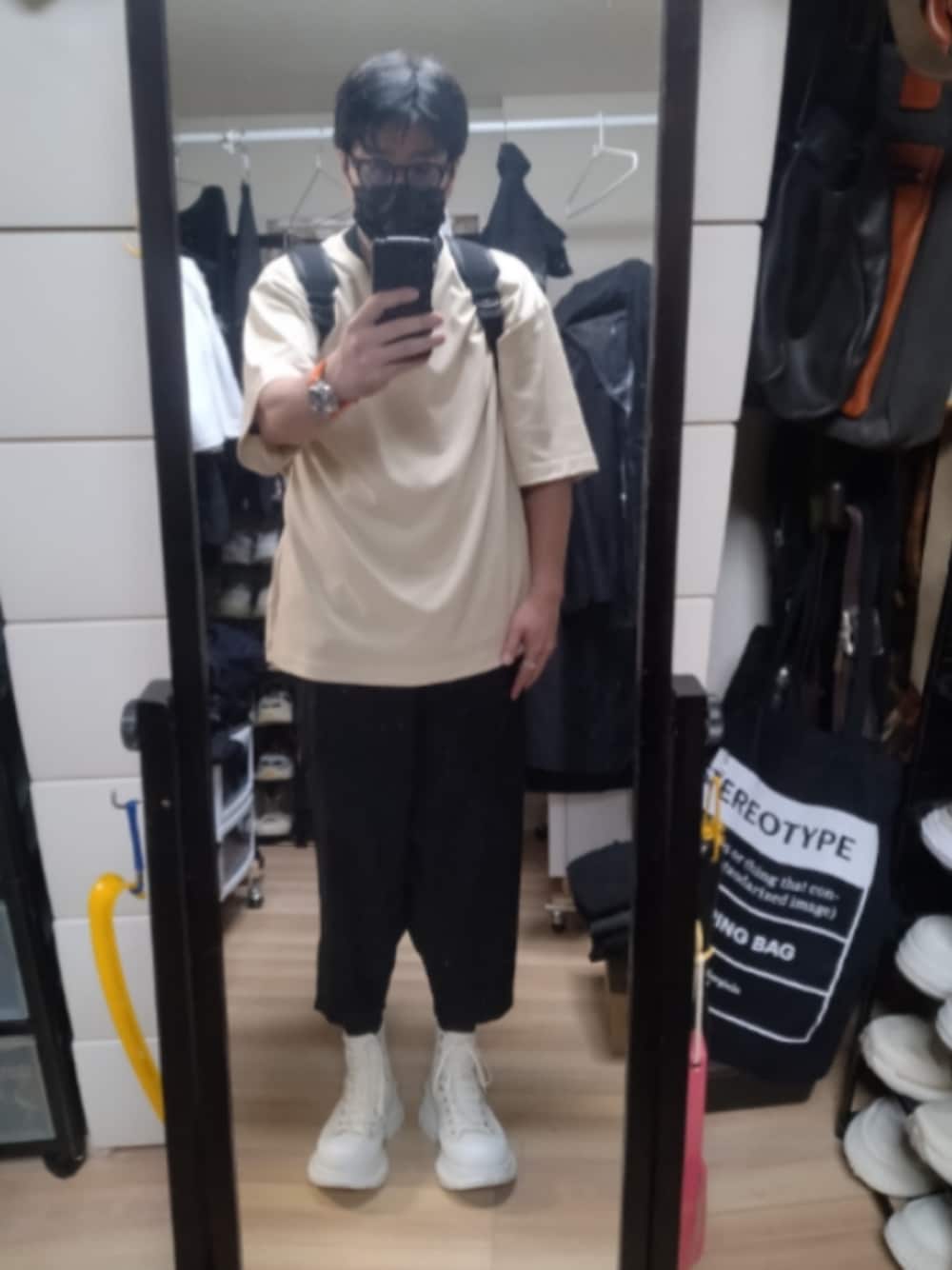 「Alexander McQueenのTread Slick high（スニーカー、ホワイト系）」を使った、高さん（メンズ・176cm）の春コーディネートの1枚目の写真