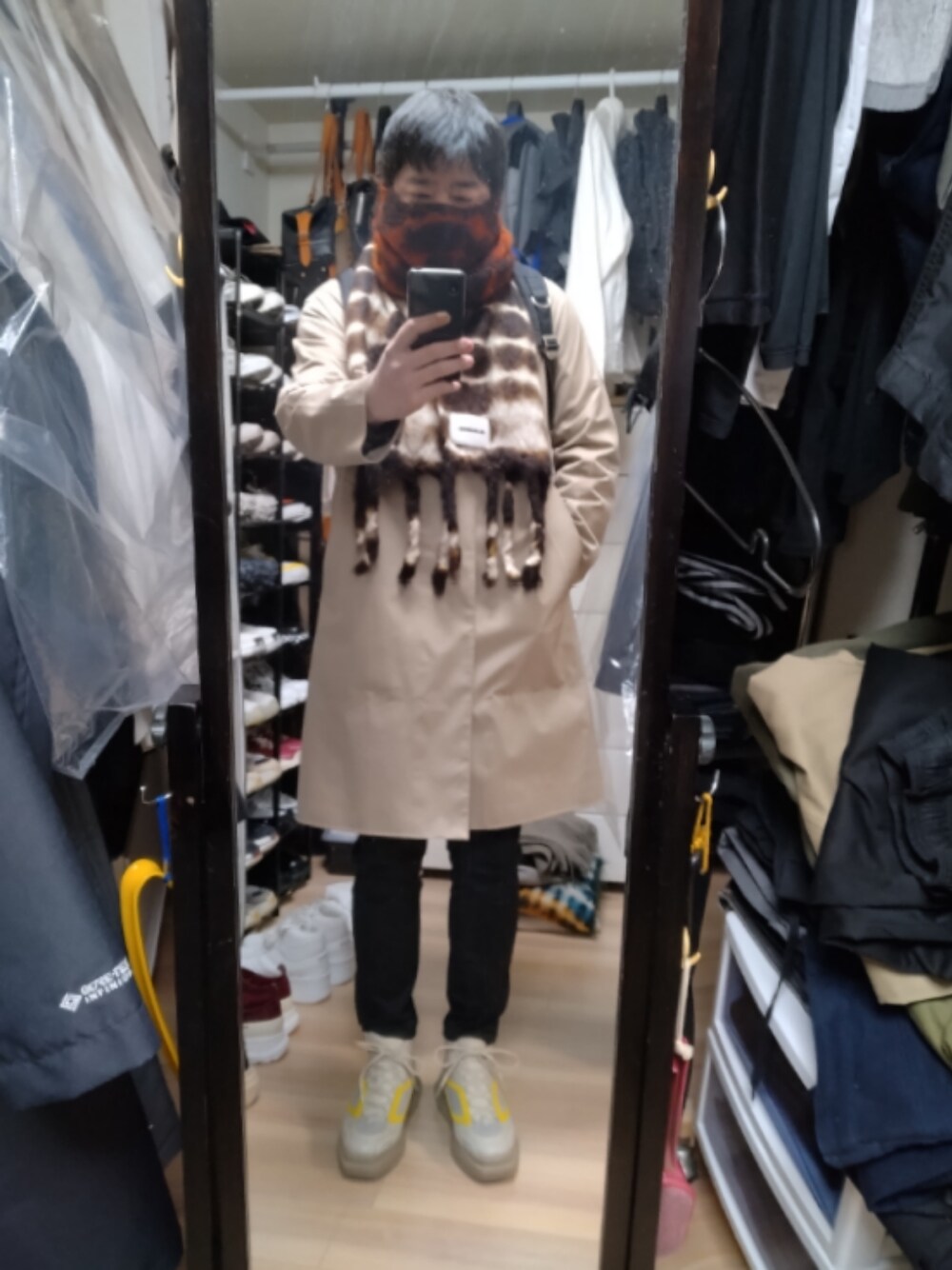 「1017 ALYX 9SMのHIGH TOP MONO HIKING SNEAKER（スニーカー、ベージュ系）」を使った、高さん（メンズ・176cm）の春コーディネートの1枚目の写真