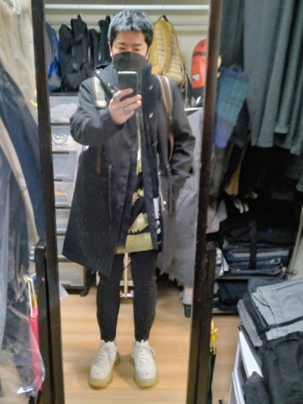 「BALENCIAGAのTriple S（スニーカー、ホワイト系）」を使った、高さん（メンズ・176cm）の春コーディネートの1枚目の写真