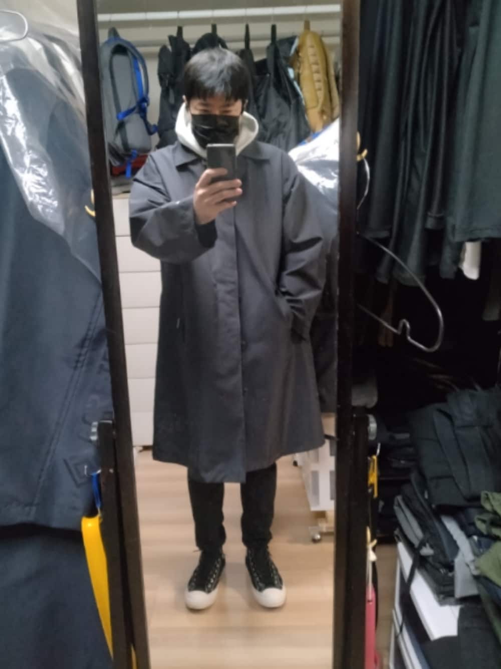 「UNDERCOVERのUNDERCOVER × WTAPS（スニーカー、ブラック系）」を使った、高さん（メンズ・176cm）の冬コーディネートの1枚目の写真