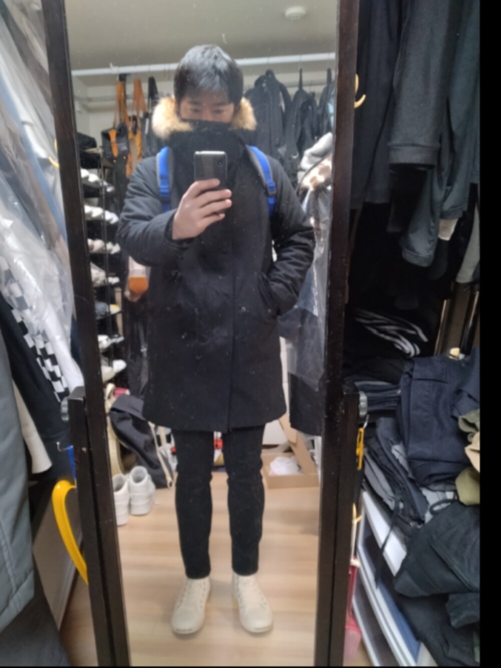 「BALENCIAGAのPARIS HIGH TOP（スニーカー、ホワイト系）」を使った、高さん（メンズ・176cm）の冬コーディネートの1枚目の写真