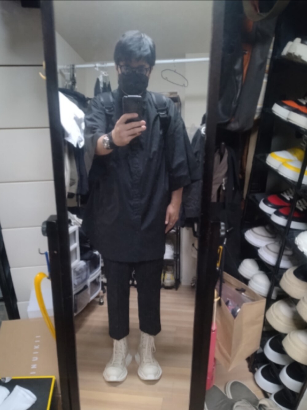 「DRKSHDWのAbstract Sneaks（スニーカー、ホワイト系）」を使った、高さん（メンズ・176cm）の夏コーディネートの1枚目の写真