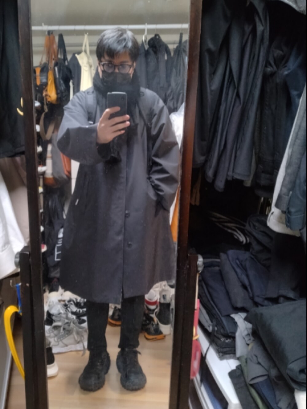 「BALENCIAGAのDefender（スニーカー、ブラック系）」を使った、高さん（メンズ・176cm）の秋コーディネートの1枚目の写真