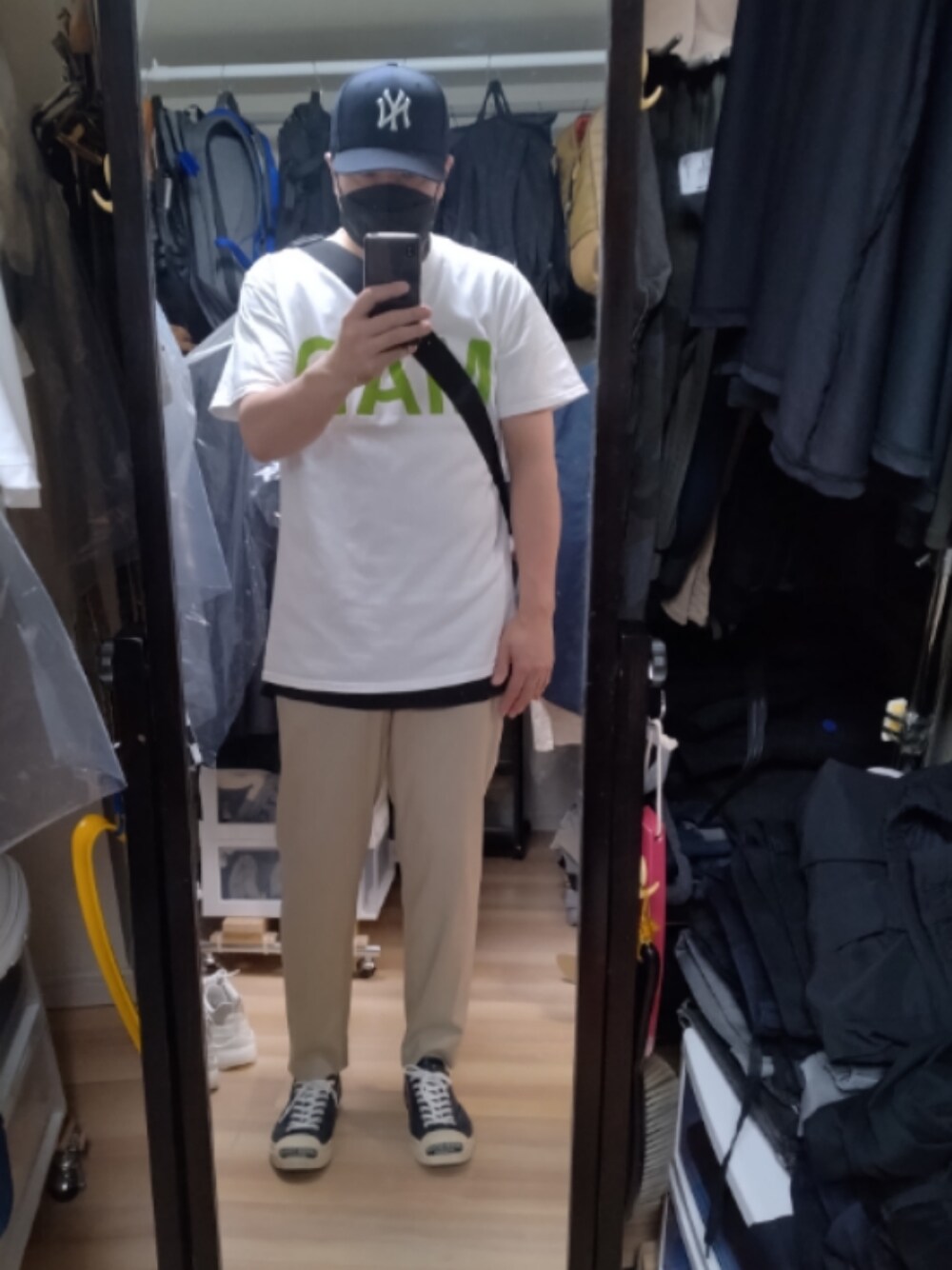 「UNDERCOVERのアイテム（スニーカー、ブルー系）」を使った、高さん（メンズ・176cm）の夏コーディネートの1枚目の写真