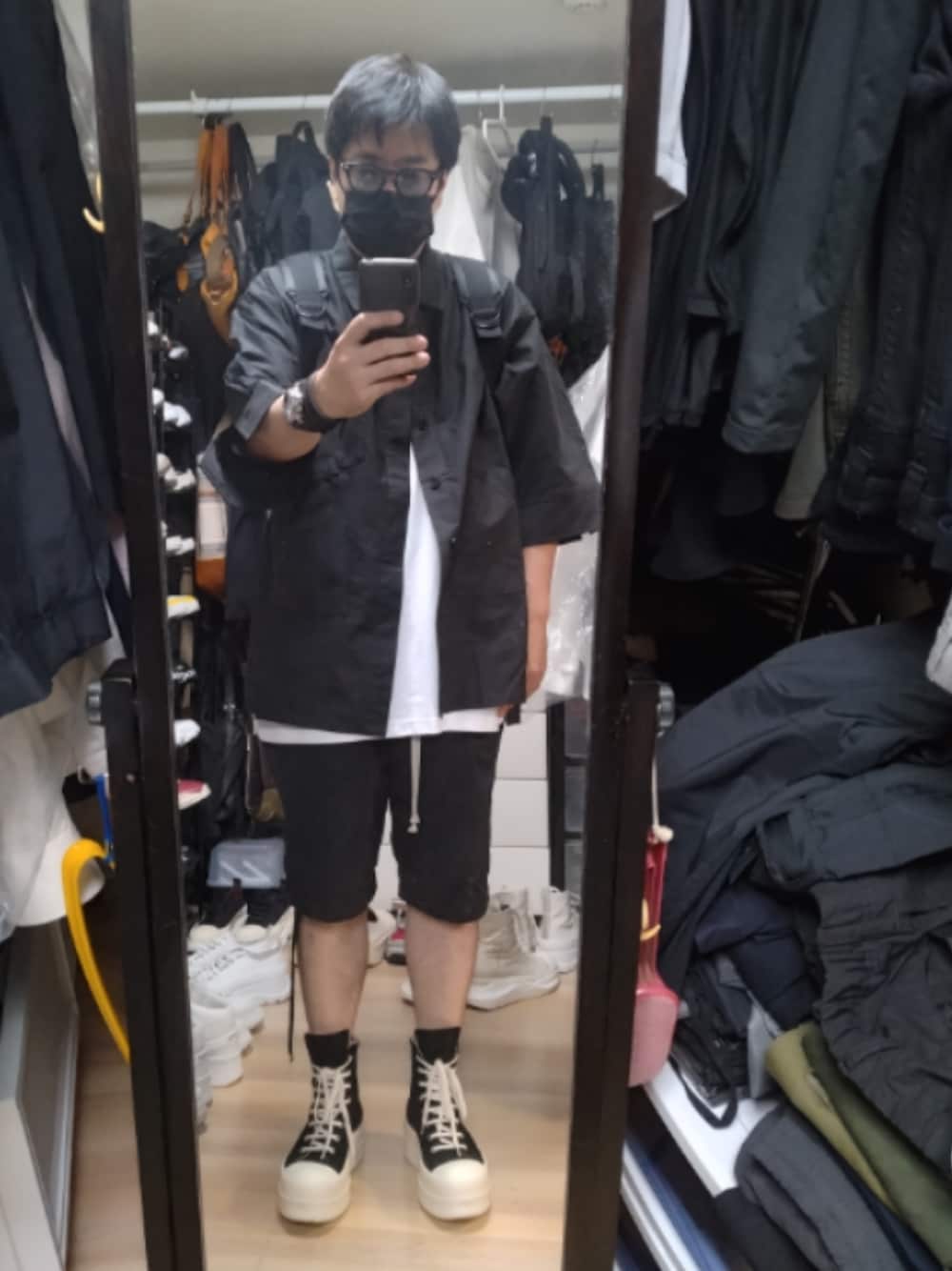 「DRKSHDWのMega Bumper Sneaks （スニーカー、ブラック系）」を使った、高さん（メンズ・176cm）の夏コーディネートの1枚目の写真