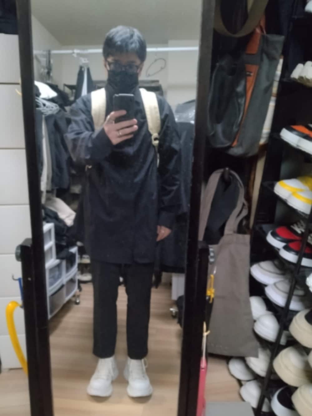 「Alexander McQueenのTread Slick high（スニーカー、ホワイト系）」を使った、高さん（メンズ・176cm）の春コーディネートの1枚目の写真