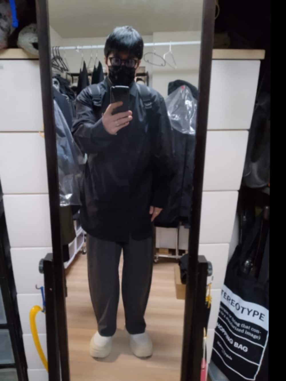 「MM6 Maison Margielaのアイテム（スニーカー、ホワイト系）」を使った、高さん（メンズ・176cm）の春コーディネートの1枚目の写真