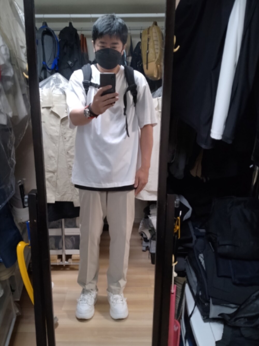 「Maison MargielaのFusion（スニーカー、ホワイト系）」を使った、高さん（メンズ・176cm）の秋コーディネートの1枚目の写真