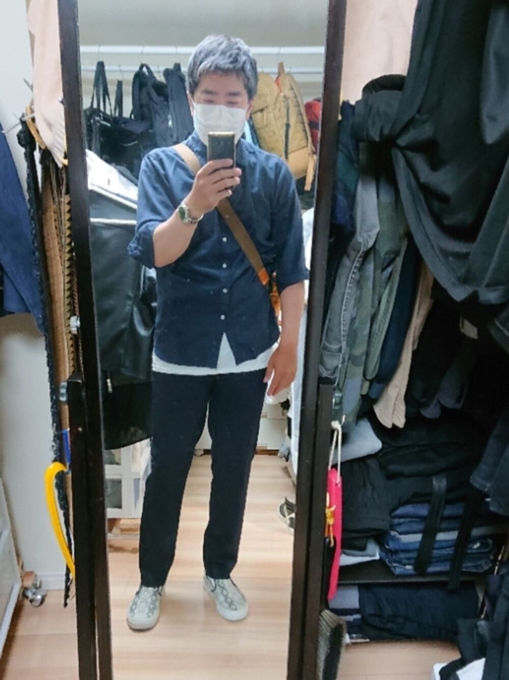 「VANSのアイテム（スリッポン、シルバー系）」を使った、高さん（メンズ・176cm）の夏コーディネートの1枚目の写真