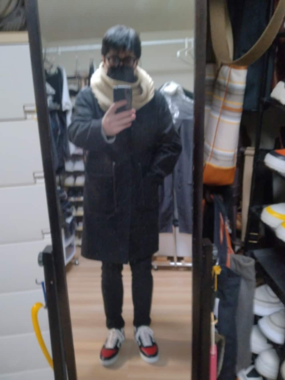 「CELINEのアイテム（スニーカー、その他）」を使った、高さん（メンズ・176cm）の冬コーディネートの1枚目の写真