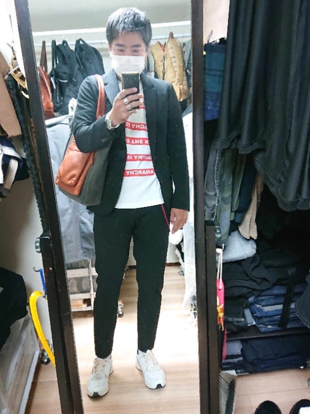 「foot the coacherのアイテム（スニーカー、ホワイト系）」を使った、高さん（メンズ・176cm）の秋コーディネートの1枚目の写真