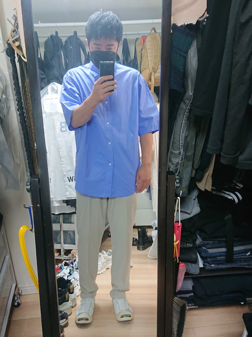 「UNDERCOVERのアイテム（スニーカー、ホワイト系）」を使った、高さん（メンズ・176cm）の夏コーディネートの1枚目の写真