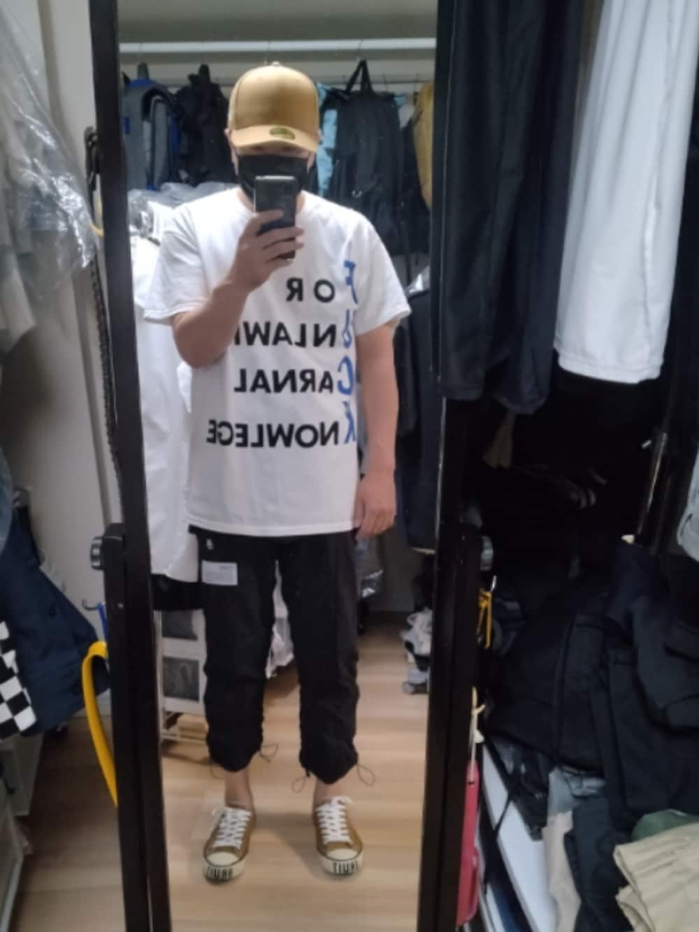 「UNDERCOVERのアイテム（スニーカー、ブラウン系）」を使った、高さん（メンズ・176cm）の秋コーディネートの1枚目の写真
