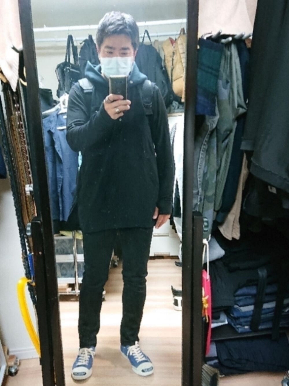 「TAKAHIROMIYASHITATheSoloIst.のthe soloist × UNDERCOVER（スニーカー、ブルー系）」を使った、高さん（メンズ・176cm）の秋コーディネートの1枚目の写真