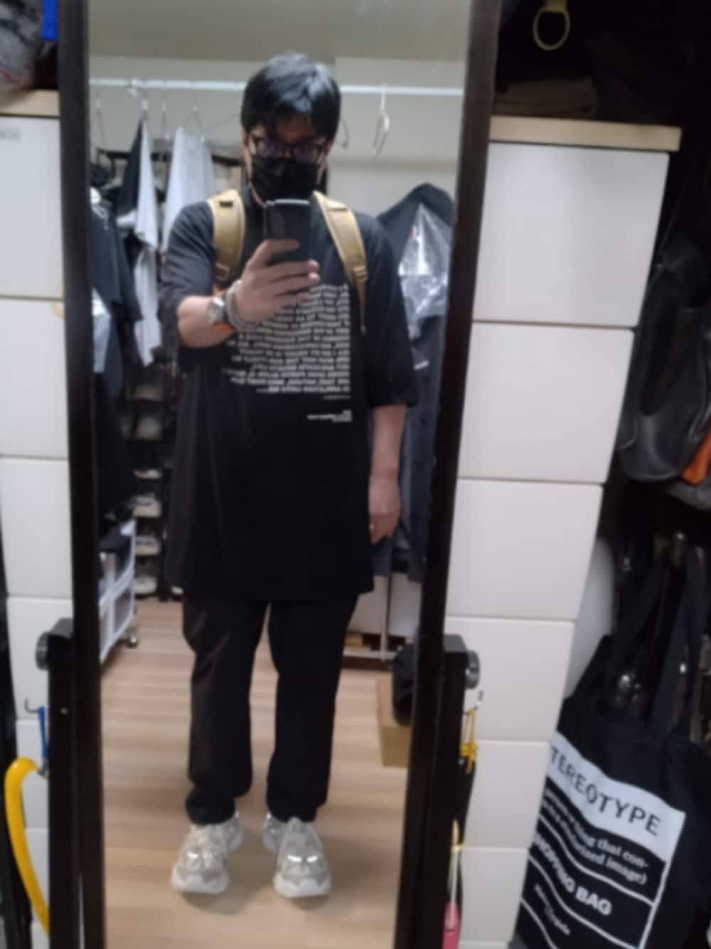 「adidasのXLG Runner Deluxe（スニーカー、ベージュ系）」を使った、高さん（メンズ・176cm）の春コーディネートの1枚目の写真