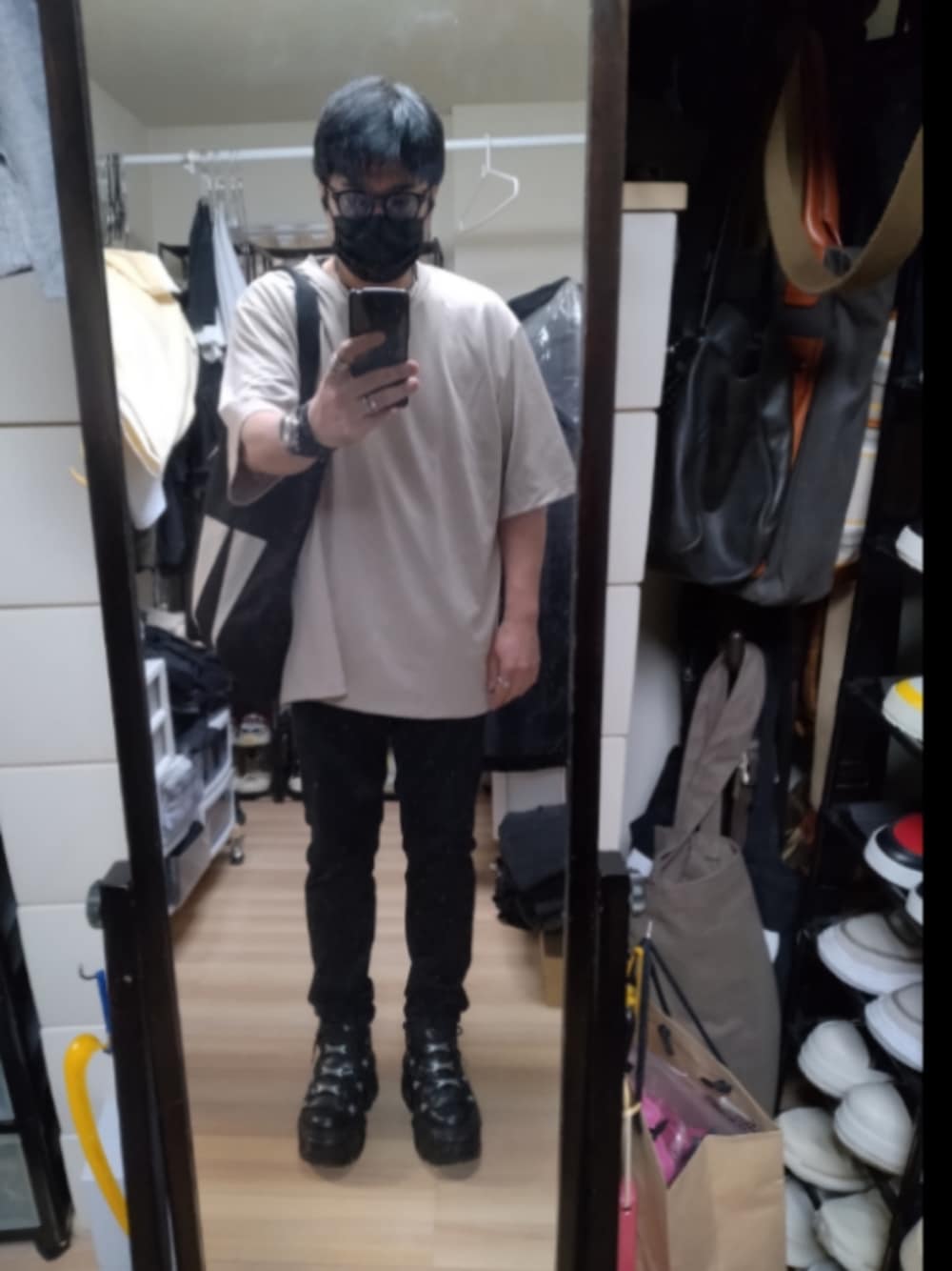 「NEW ROCKのM-WALL106-V22（スニーカー、ブラック系）」を使った、高さん（メンズ・176cm）の夏コーディネートの1枚目の写真