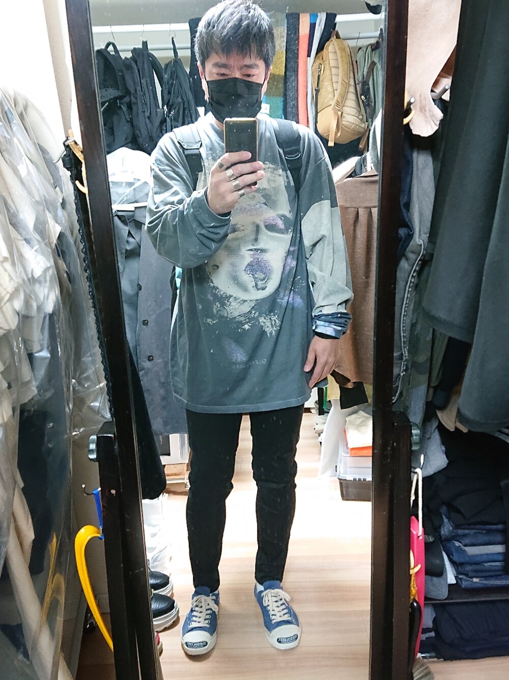 「TAKAHIROMIYASHITATheSoloIst.のthe soloist × UNDERCOVER（スニーカー、ブルー系）」を使った、高さん（メンズ・176cm）の春コーディネートの1枚目の写真