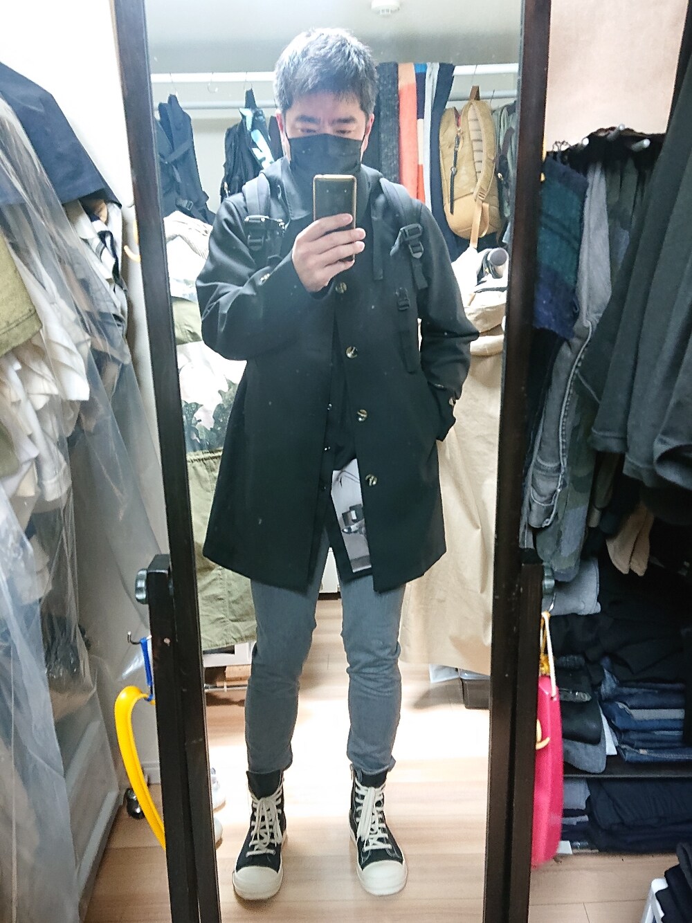 「DRKSHDWのDRKSHDW / ダークシャドウ：SNEAKERS：スニーカー：DU17S5800-MUP-BLK[WAX]（スニーカー、ブラック系）」を使った、高さん（メンズ・176cm）の春コーディネートの1枚目の写真