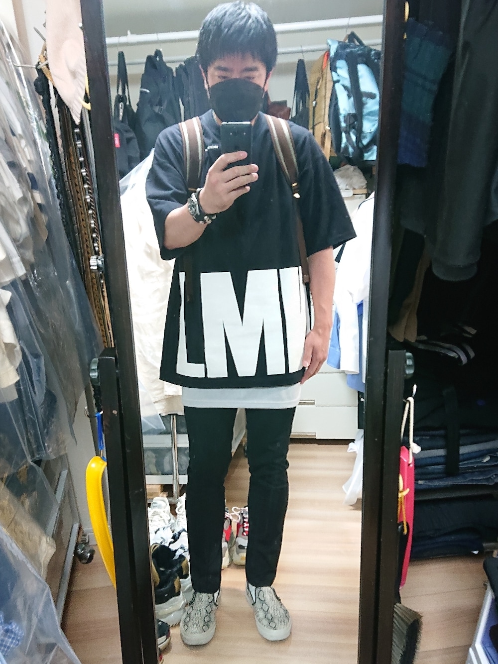 「VANSのアイテム（スリッポン、シルバー系）」を使った、高さん（メンズ・176cm）の夏コーディネートの1枚目の写真