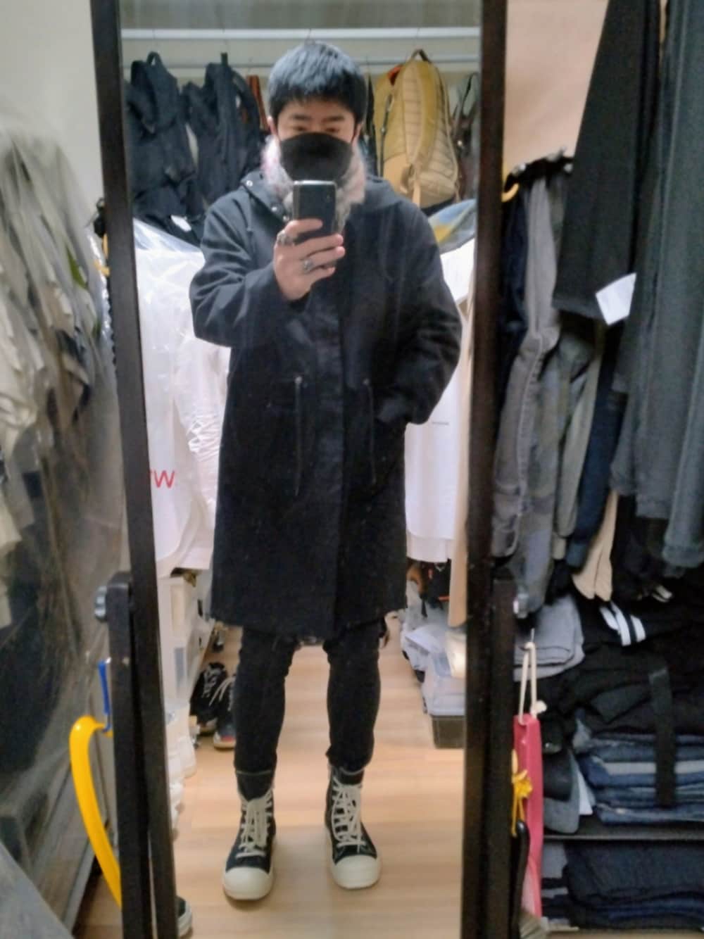 「DRKSHDWのDRKSHDW / ダークシャドウ：SNEAKERS：スニーカー：DU17S5800-MUP-BLK[WAX]（スニーカー、ブラック系）」を使った、高さん（メンズ・176cm）の冬コーディネートの1枚目の写真