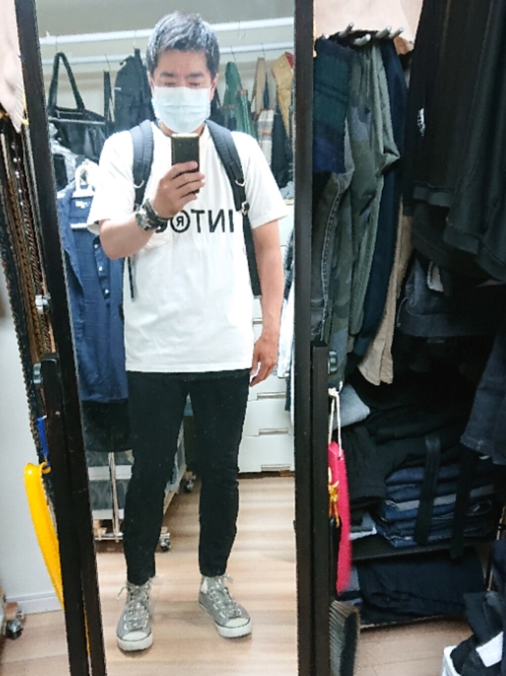 「UNDERCOVERのUNDERCOVER × TAKAHIRO MIYASHITA The Soloist（スニーカー、グレー系）」を使った、高さん（メンズ・176cm）の秋コーディネートの1枚目の写真