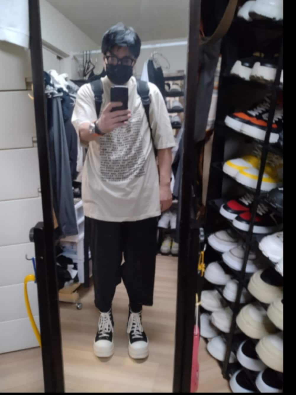 「DRKSHDWのMega Bumper Sneaks （スニーカー、ブラック系）」を使った、高さん（メンズ・176cm）の春コーディネートの1枚目の写真