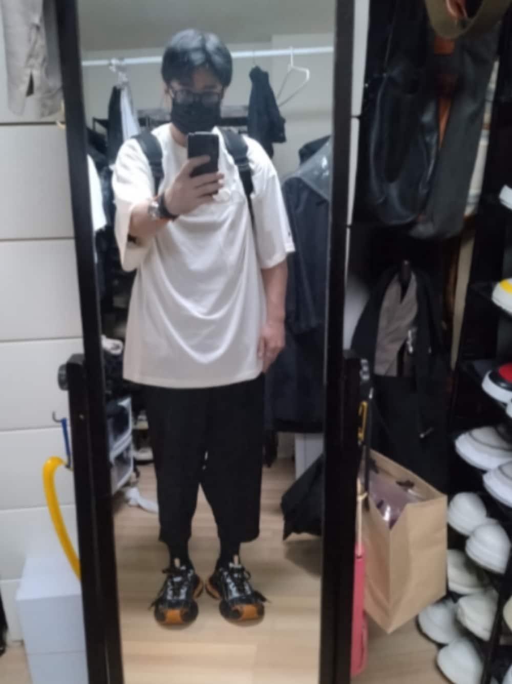 「BALENCIAGAの3XL（スニーカー、ブラック系）」を使った、高さん（メンズ・176cm）の夏コーディネートの1枚目の写真
