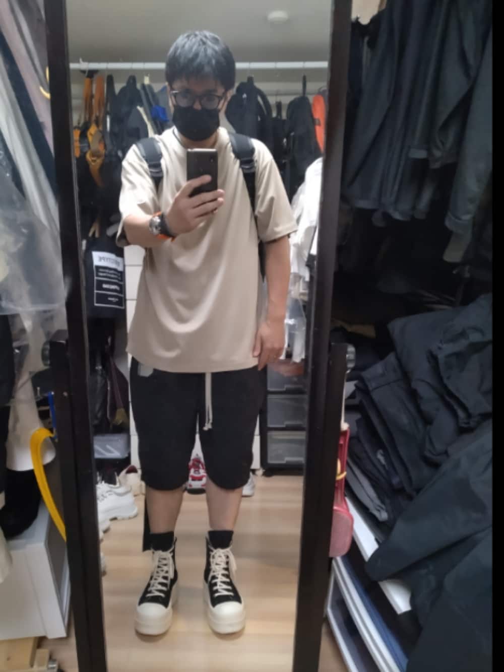 「DRKSHDWのMega Bumper Sneaks （スニーカー、ブラック系）」を使った、高さん（メンズ・176cm）の夏コーディネートの1枚目の写真