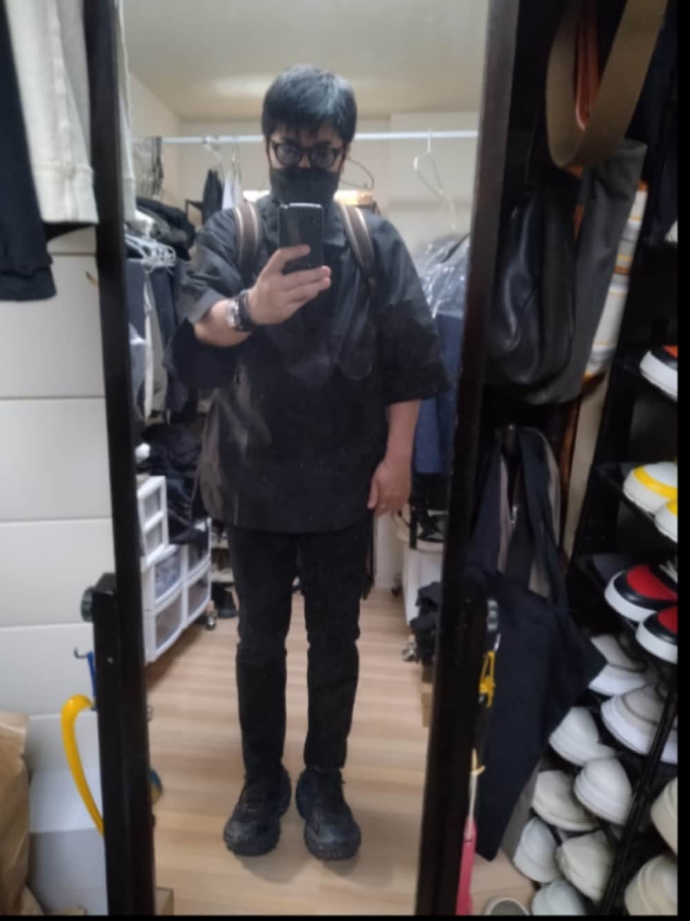 「BALENCIAGAのDefender（スニーカー、ブラック系）」を使った、高さん（メンズ・176cm）の夏コーディネートの1枚目の写真