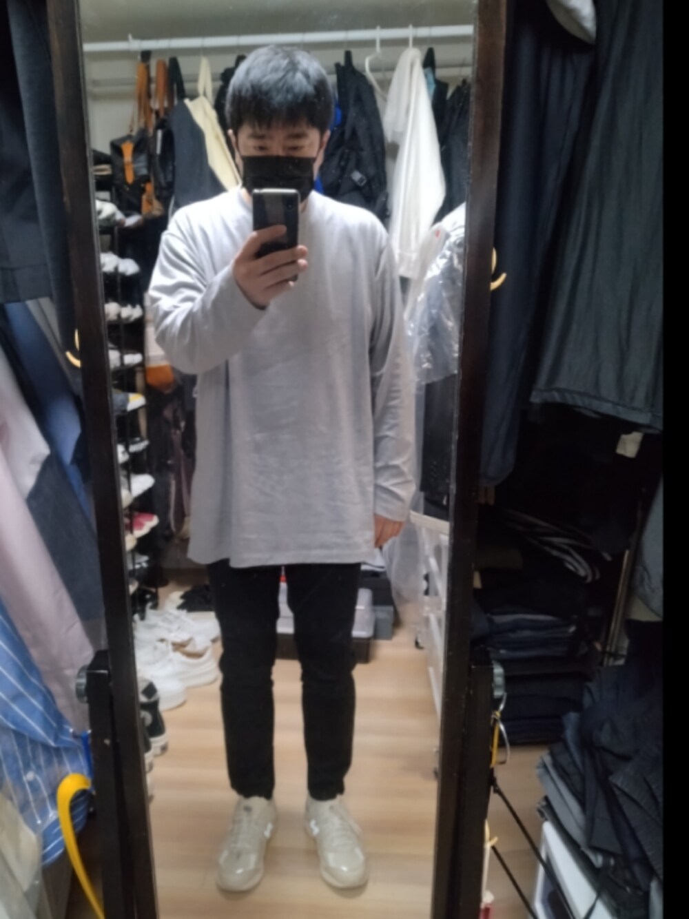 「NEW BALANCEの【New Balance】M2002RDQ（スニーカー、ベージュ系）」を使った、高さん（メンズ・176cm）の春コーディネートの1枚目の写真
