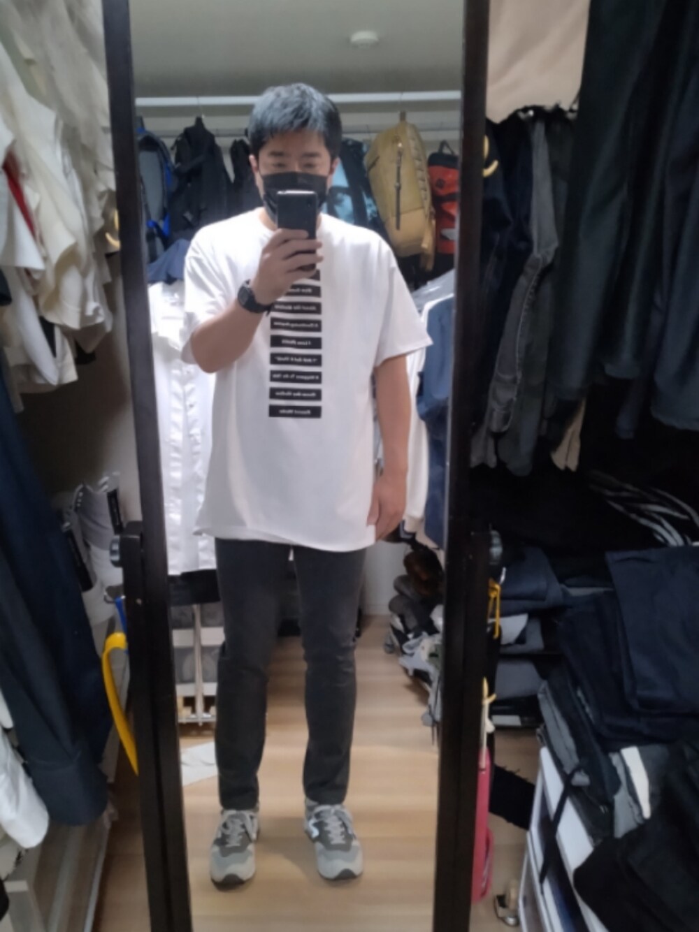 「NEW BALANCEのM1300TT（スニーカー、グレー系）」を使った、高さん（メンズ・176cm）の秋コーディネートの1枚目の写真