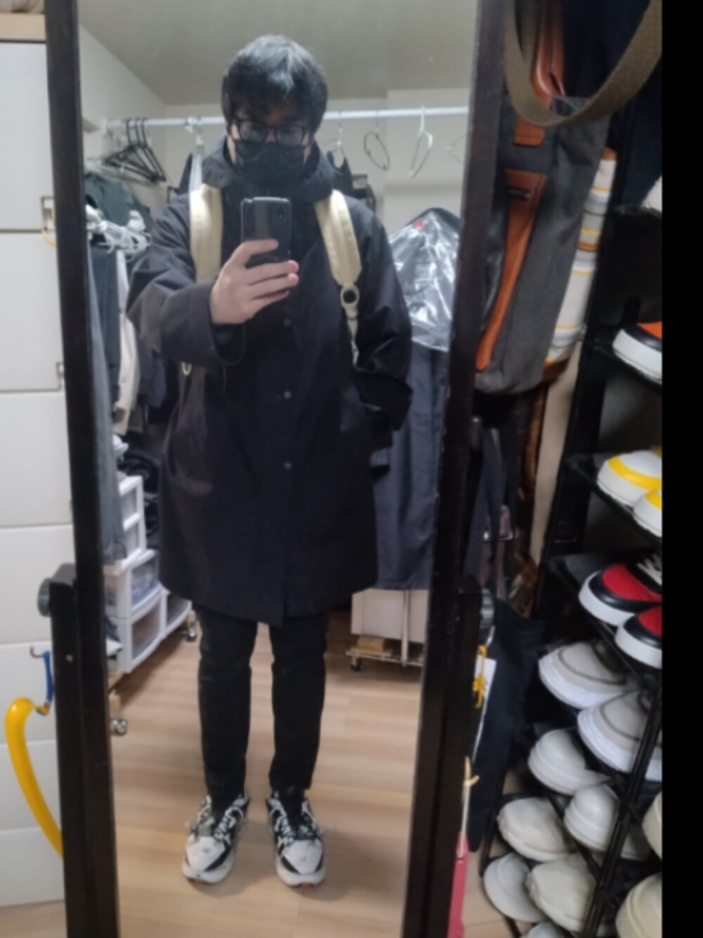 「Maison MargielaのFUSION（スニーカー、ホワイト系）」を使った、高さん（メンズ・176cm）の春コーディネートの1枚目の写真