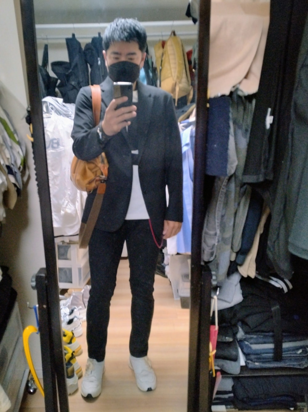 「foot the coacherのアイテム（スニーカー、ホワイト系）」を使った、高さん（メンズ・176cm）の秋コーディネートの1枚目の写真