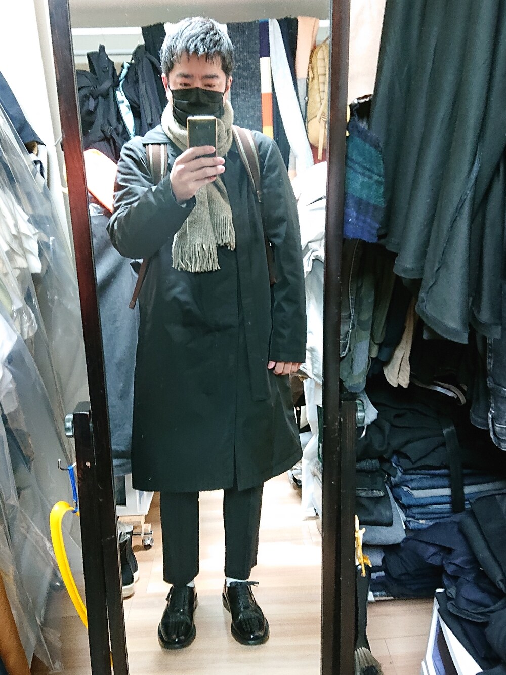 「UNDERCOVERのアイテム（ドレスシューズ、ブラック系）」を使った、高さん（メンズ・176cm）の冬コーディネートの1枚目の写真