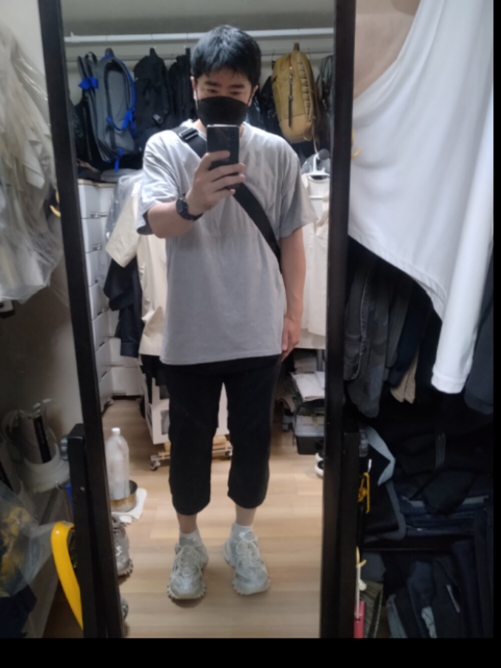 「BALENCIAGAのTrack.2（スニーカー、ホワイト系）」を使った、高さん（メンズ・176cm）の夏コーディネートの1枚目の写真