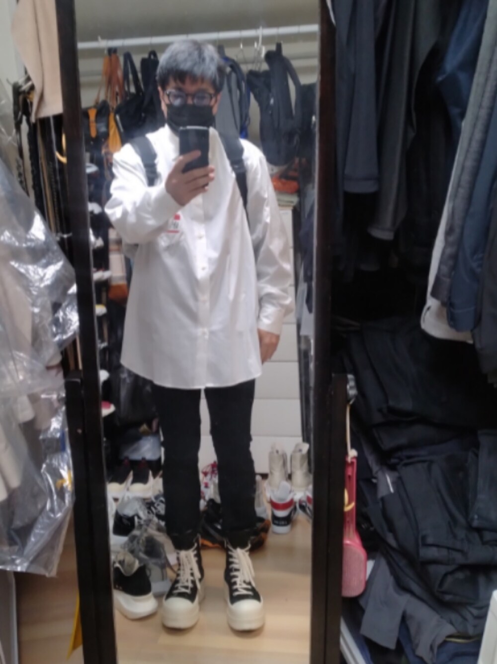 「DRKSHDWのMega Bumper Sneaks （スニーカー、ブラック系）」を使った、高さん（メンズ・176cm）の秋コーディネートの1枚目の写真