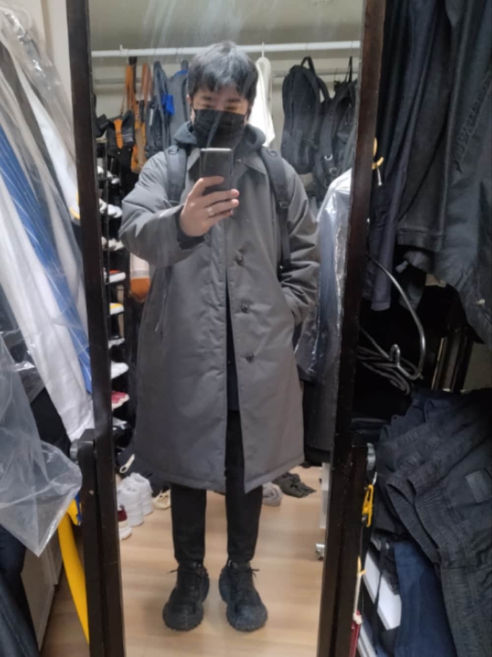 「BALENCIAGAのDefender（スニーカー、ブラック系）」を使った、高さん（メンズ・176cm）の冬コーディネートの1枚目の写真