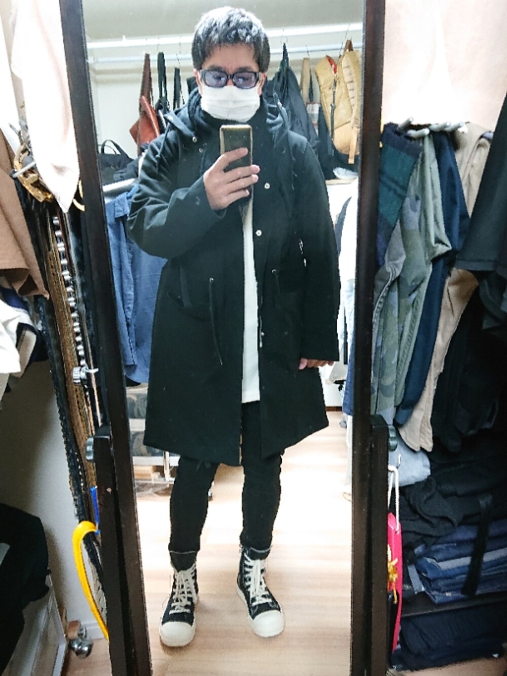 「DRKSHDWのDRKSHDW / ダークシャドウ：SNEAKERS：スニーカー：DU17S5800-MUP-BLK[WAX]（スニーカー、ブラック系）」を使った、高さん（メンズ・176cm）の冬コーディネートの1枚目の写真